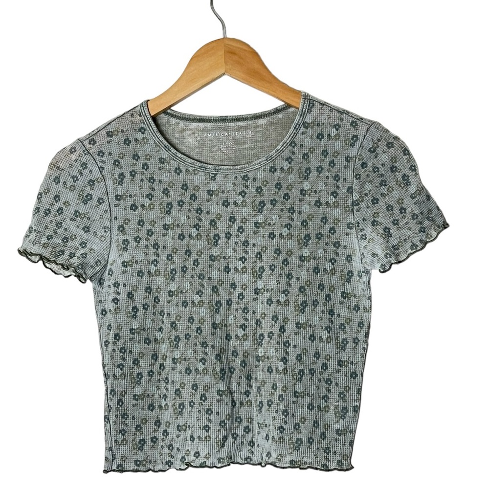 American Eagle | Green floral crew neck cropped scallop fitted tee shirt…